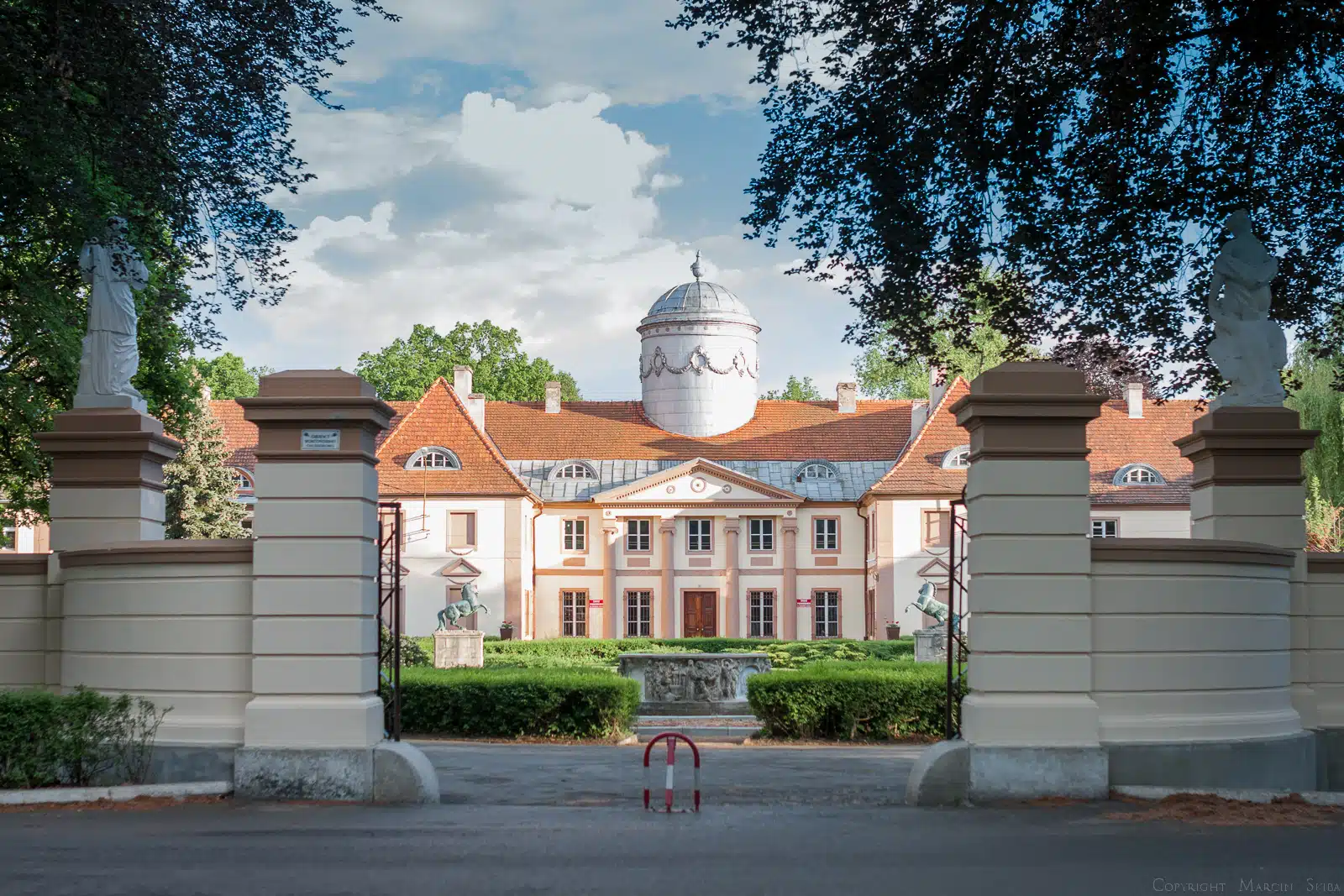 Pałac Maltzanów aka. Technikum Leśne w Miliczu i ruiny zamku